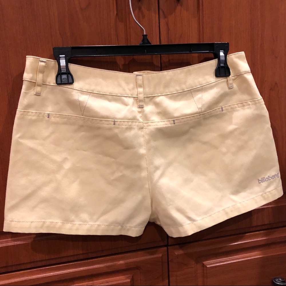 Billabong Shorts - Picture 2 of 4